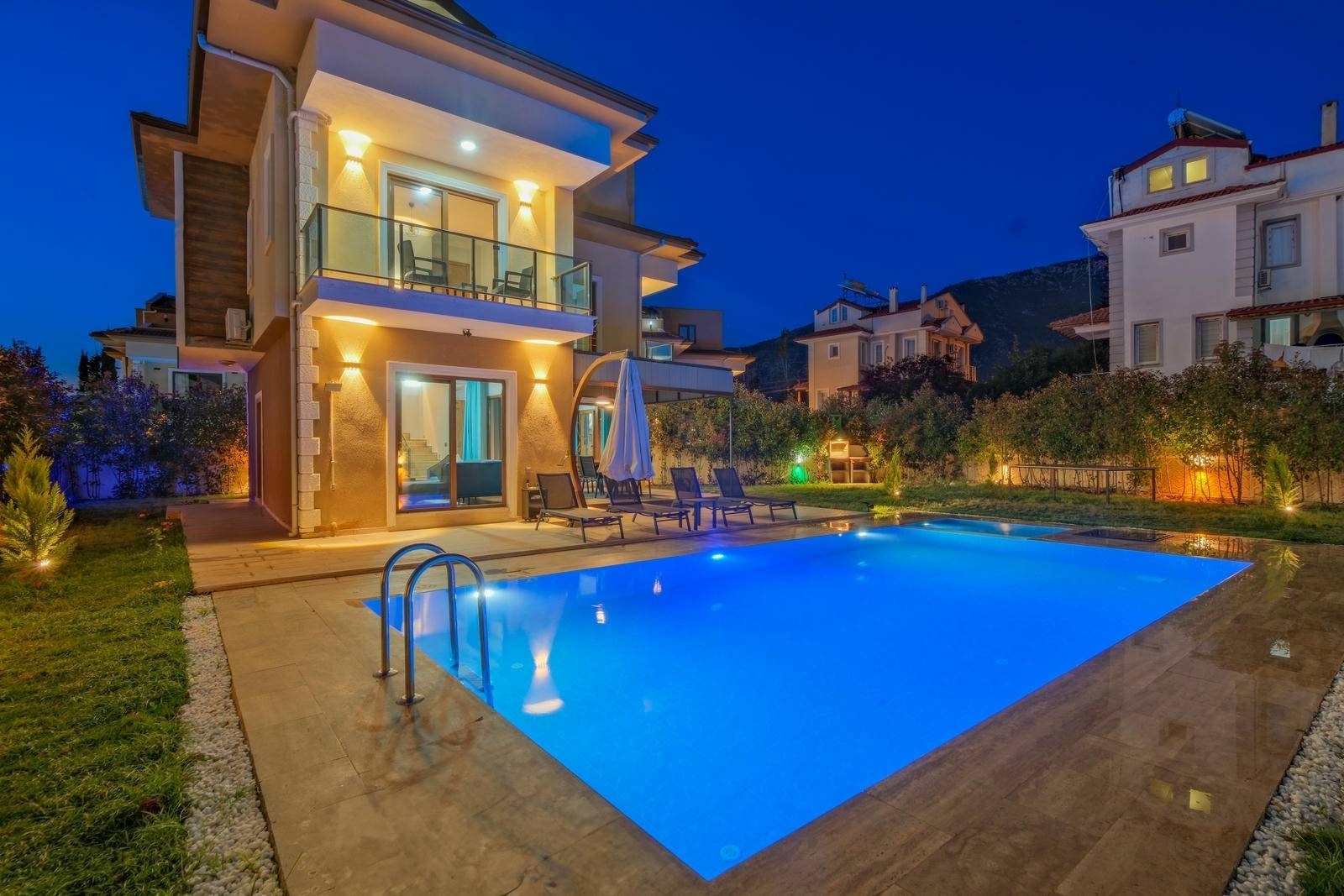Fethiye Ölüdeniz'de Geniş Alanlı, Özel Havuzlu, 6 Kişilik Villa