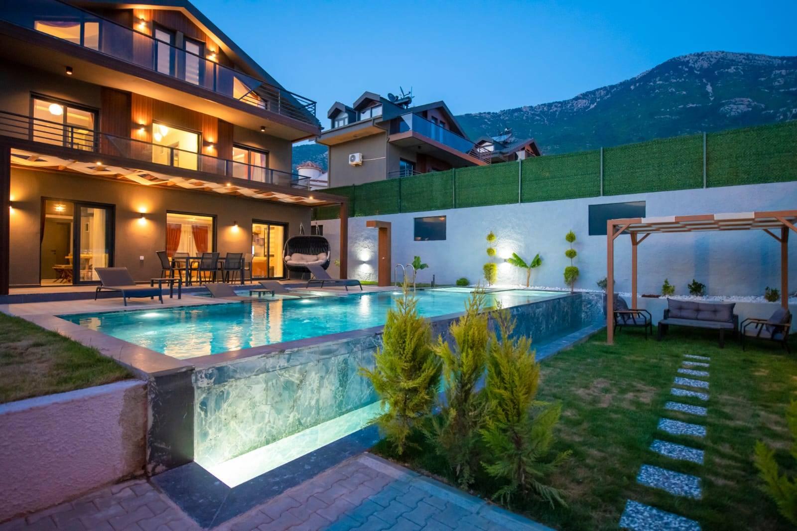 Fethiye Ölüdeniz'de Geniş Bahçe İçerisinde, Özel Havuzlu, Şık Villa-43478