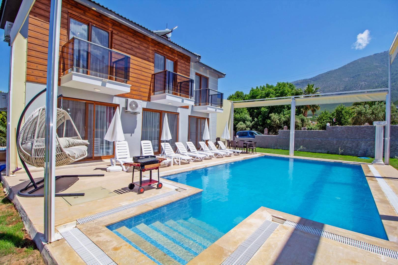 Fethiye Ölüdeniz'de Geniş Bahçeli, Özel Havuzlu, 8 Kişilik Villa-42247