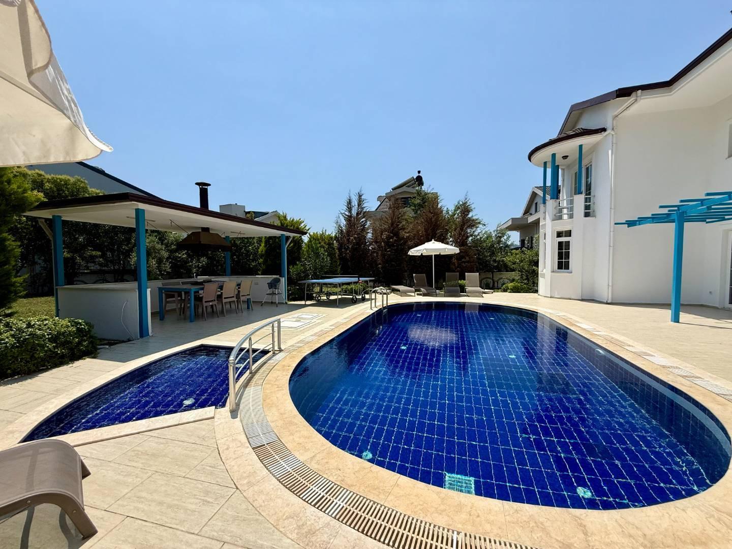 Fethiye Ölüdeniz'de Geniş Bahçeli, Özel Havuzlu, Ferah Villa-42571