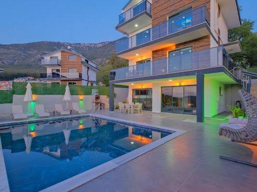 Fethiye Ölüdeniz'de Geniş Bahçeli, Özel Havuzlu, Hamamlı Villa
