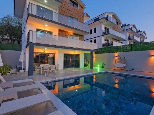 Fethiye Ölüdeniz'de Geniş Bahçeli, Özel Havuzlu, Hamamlı Villa