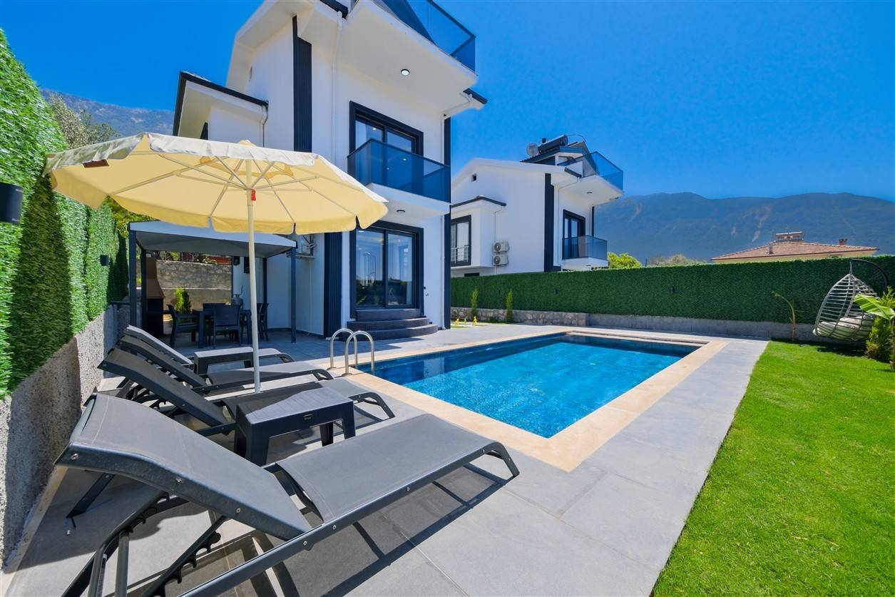 Fethiye Ölüdeniz'de Geniş Ailelere Uygun, Özel Havuzlu, Modern Villa
