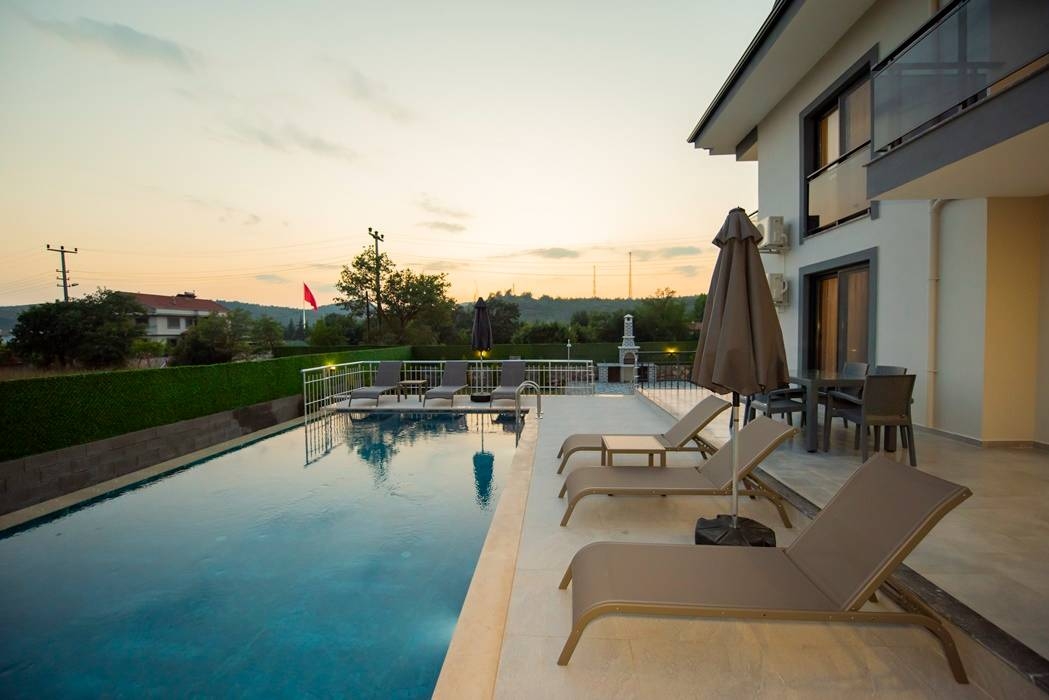 Fethiye Ölüdeniz'de Konforlu Tasarımlı, Özel Havuzlu, 4+1 Villa
