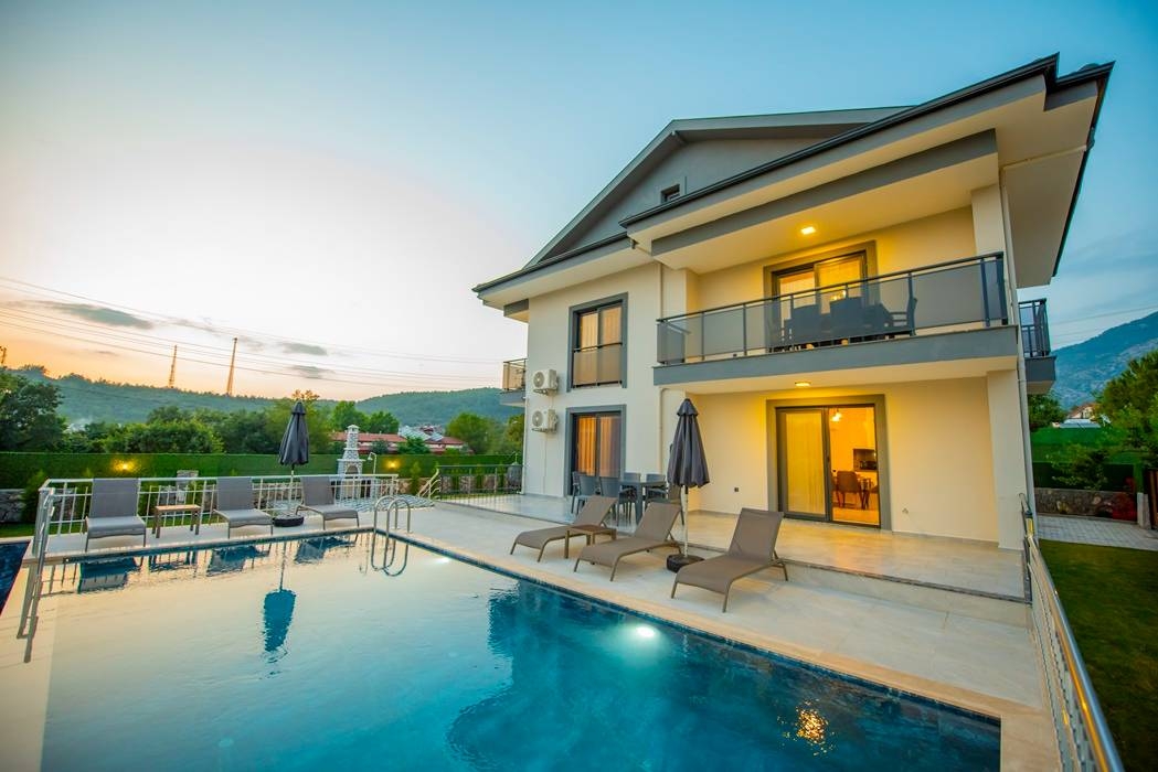 Fethiye Ölüdeniz'de Konforlu Tasarımlı, Özel Havuzlu, 4+1 Villa