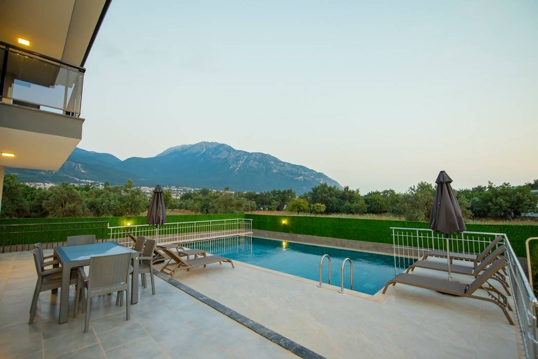 Fethiye Ölüdeniz'de Konforlu Tasarımlı, Özel Havuzlu, 4+1 Villa
