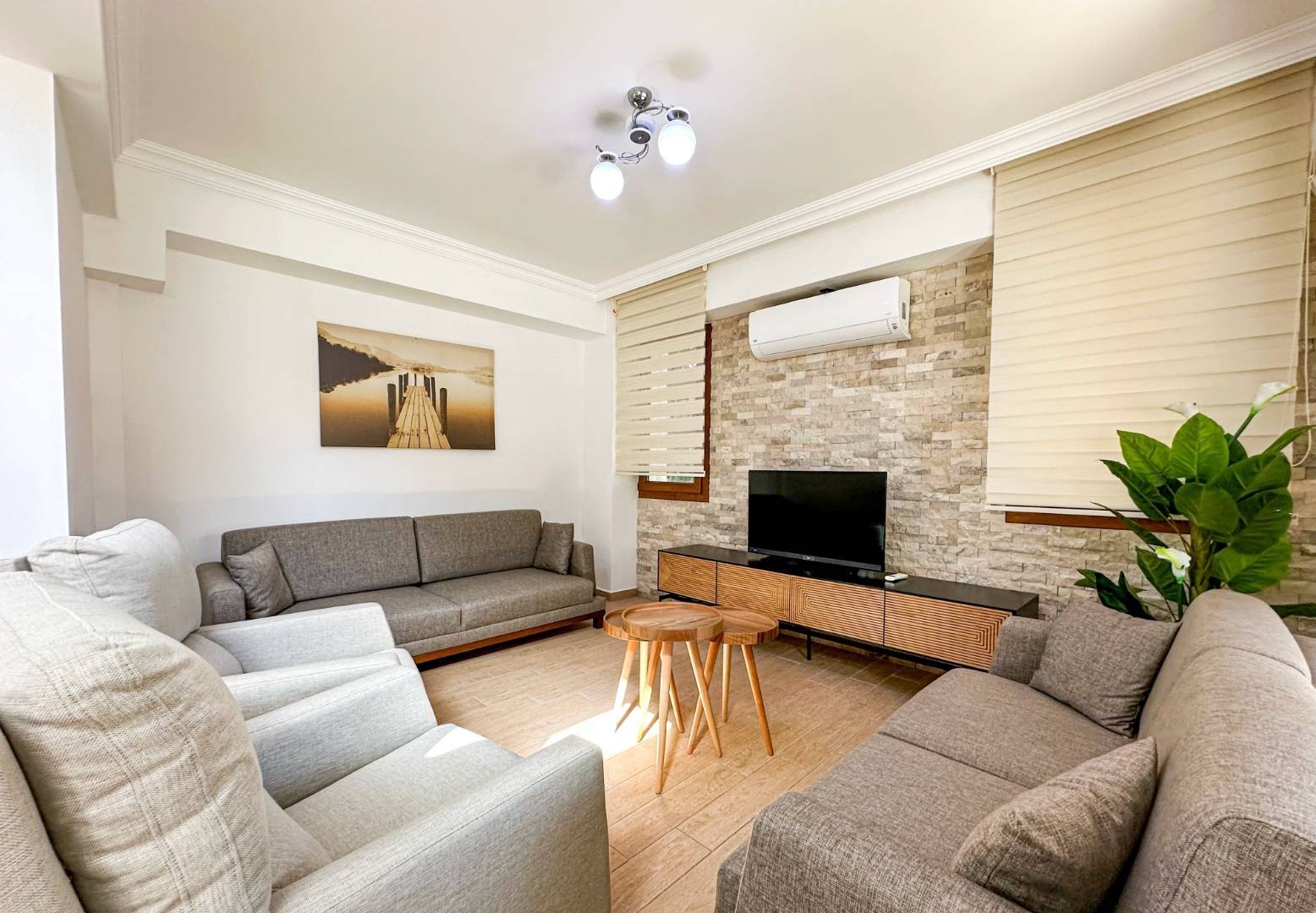 Fethiye Ölüdeniz'de Merkeze Yakın Konumda, Özel Havuzlu, Şık Villa