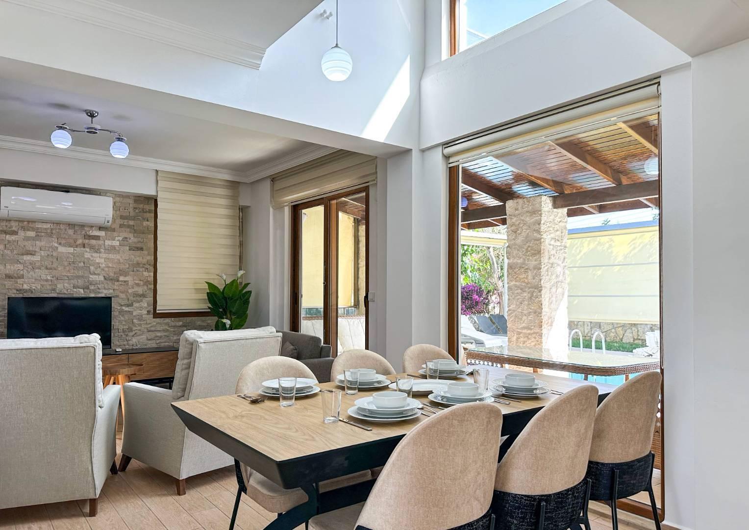 Fethiye Ölüdeniz'de Merkeze Yakın Konumda, Özel Havuzlu, Şık Villa-42282