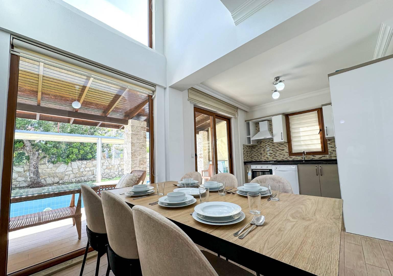Fethiye Ölüdeniz'de Merkeze Yakın Konumda, Özel Havuzlu, Şık Villa-42282