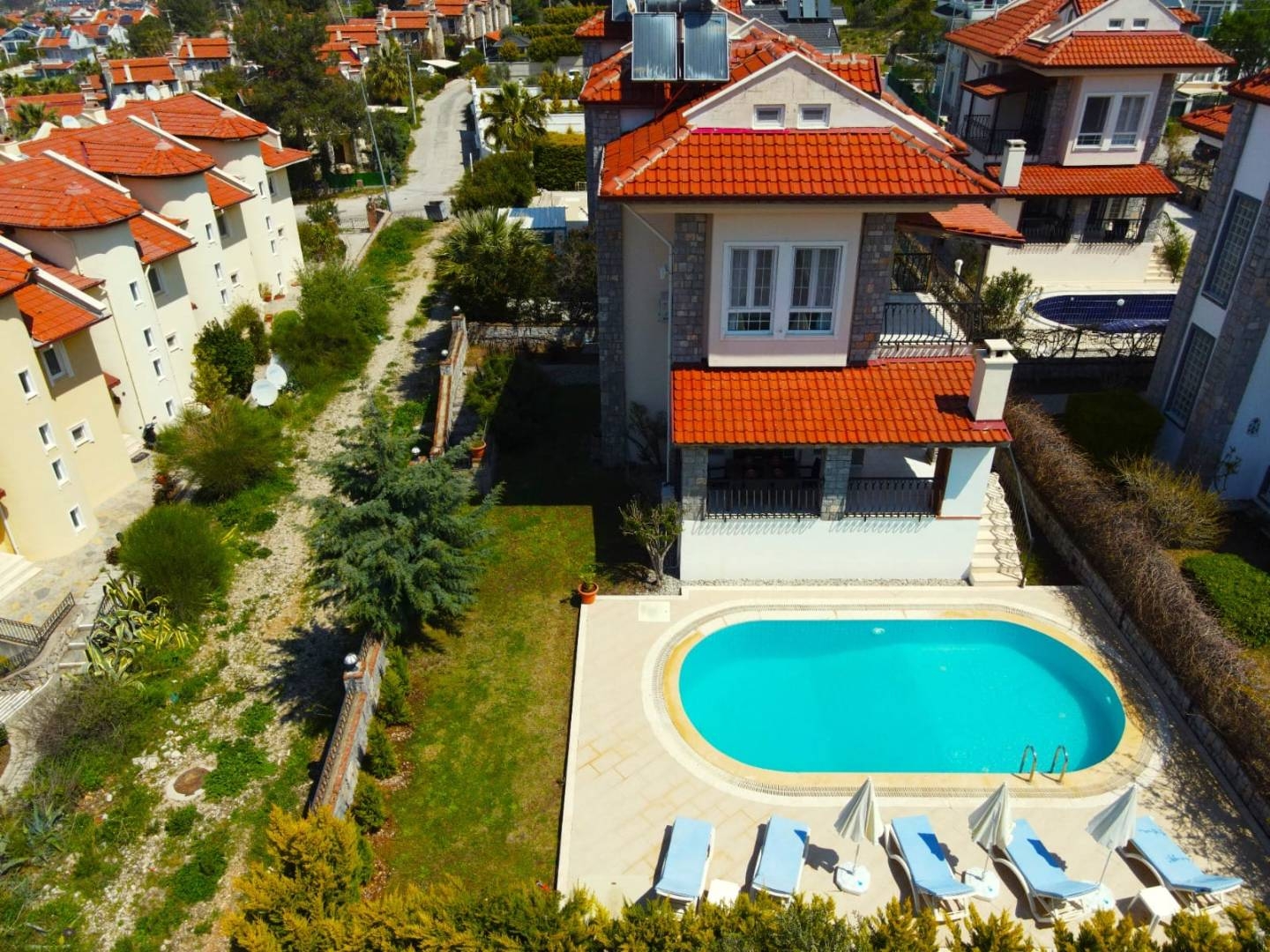 Fethiye Ölüdeniz'de Merkeze Yakın Konumda, Özel Havuzlu, Şık Villa