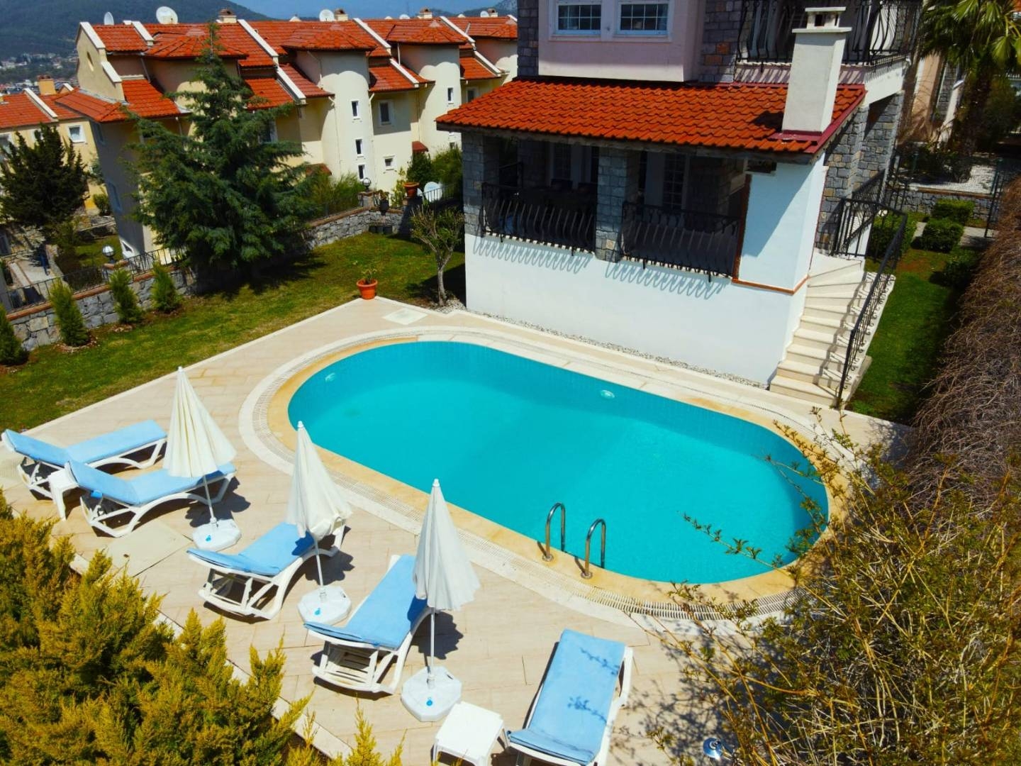 Fethiye Ölüdeniz'de Merkeze Yakın Konumda, Özel Havuzlu, Şık Villa