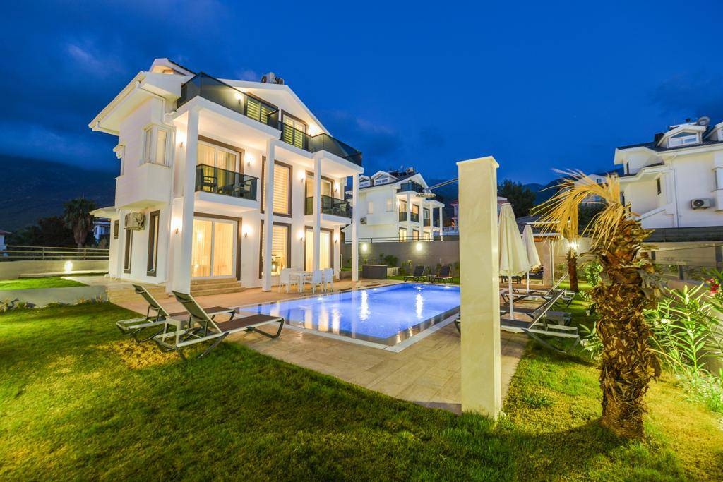 Fethiye Ölüdeniz'de Merkeze Yakın, Özel Havuzlu, 8 Kişilik Villa