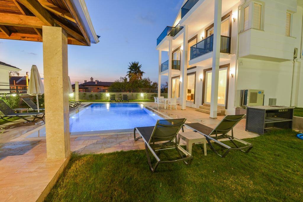 Fethiye Ölüdeniz'de Merkeze Yakın, Özel Havuzlu, 8 Kişilik Villa