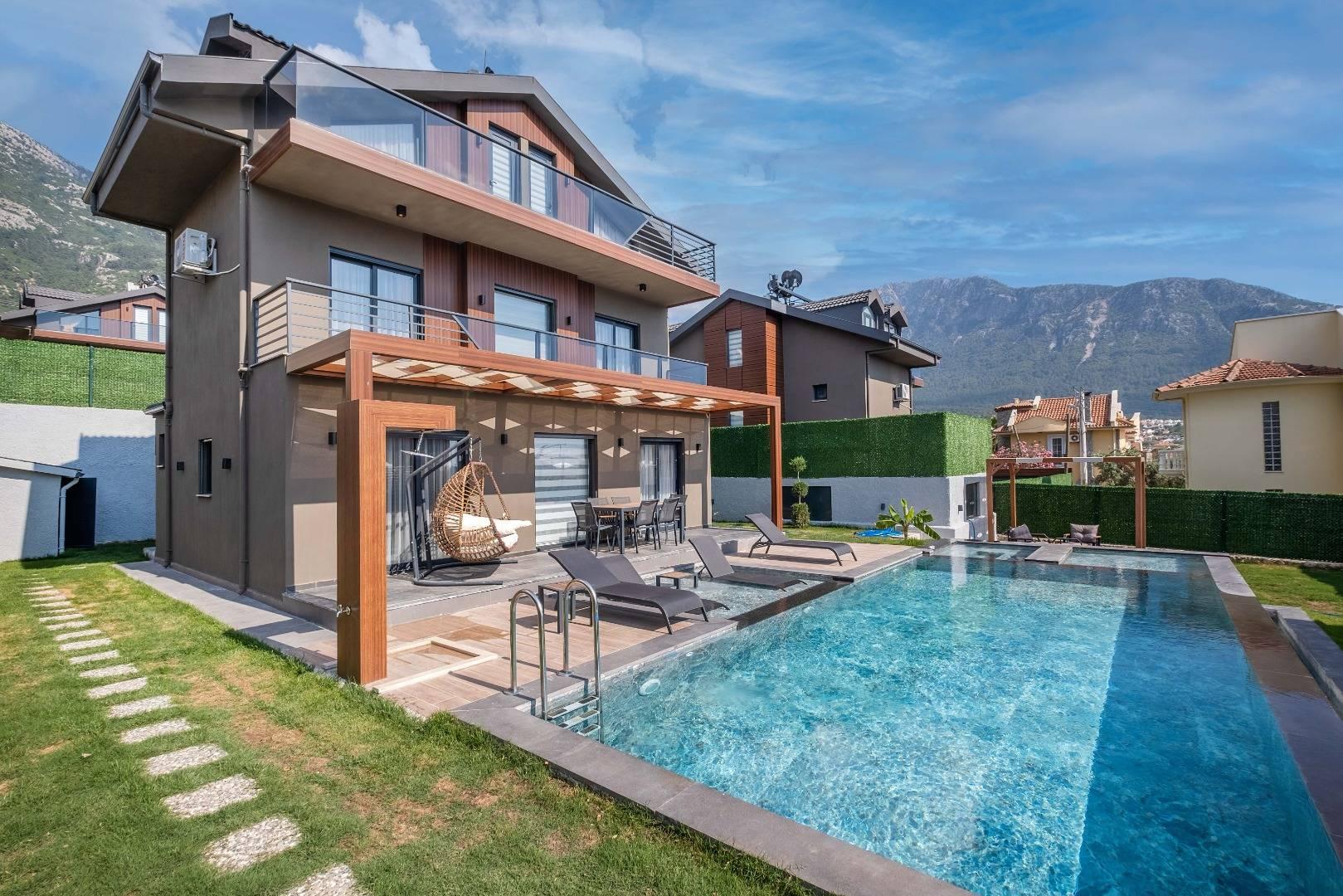 Fethiye Ölüdeniz'de Merkeze Yakın, Özel Havuzlu, Konforlu Villa-43484