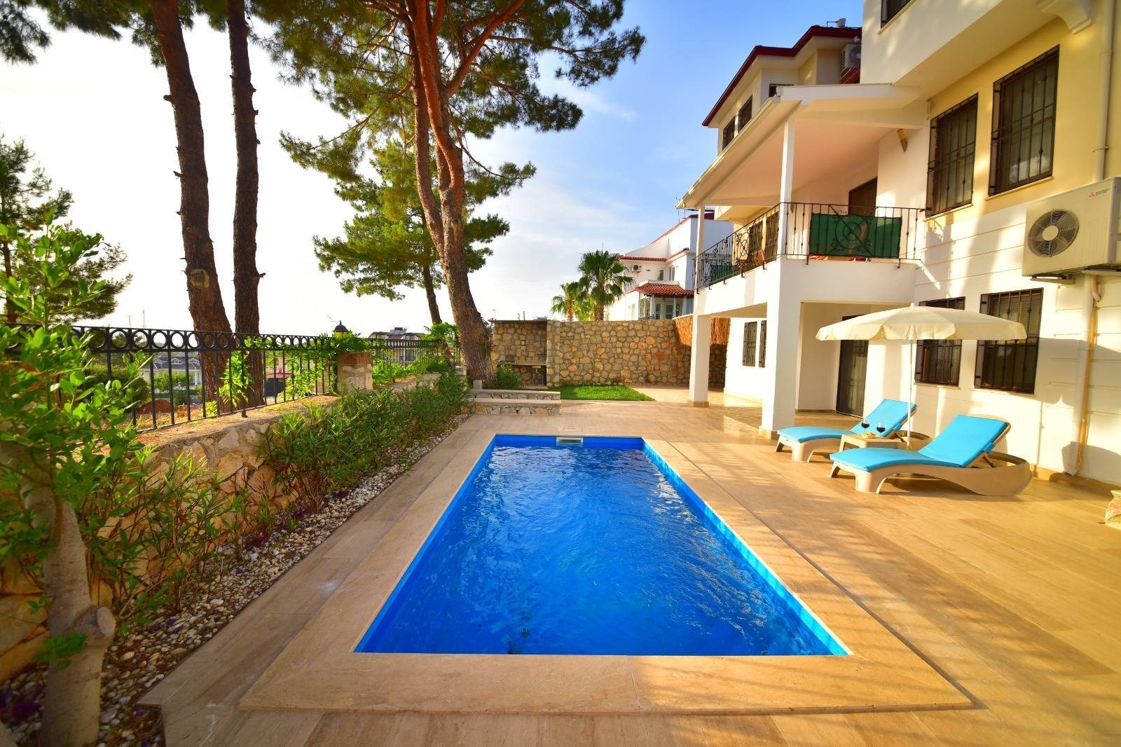 Fethiye Ölüdeniz'de Merkezi Konumda, Özel Havuzlu, 4 Kişilik Villa