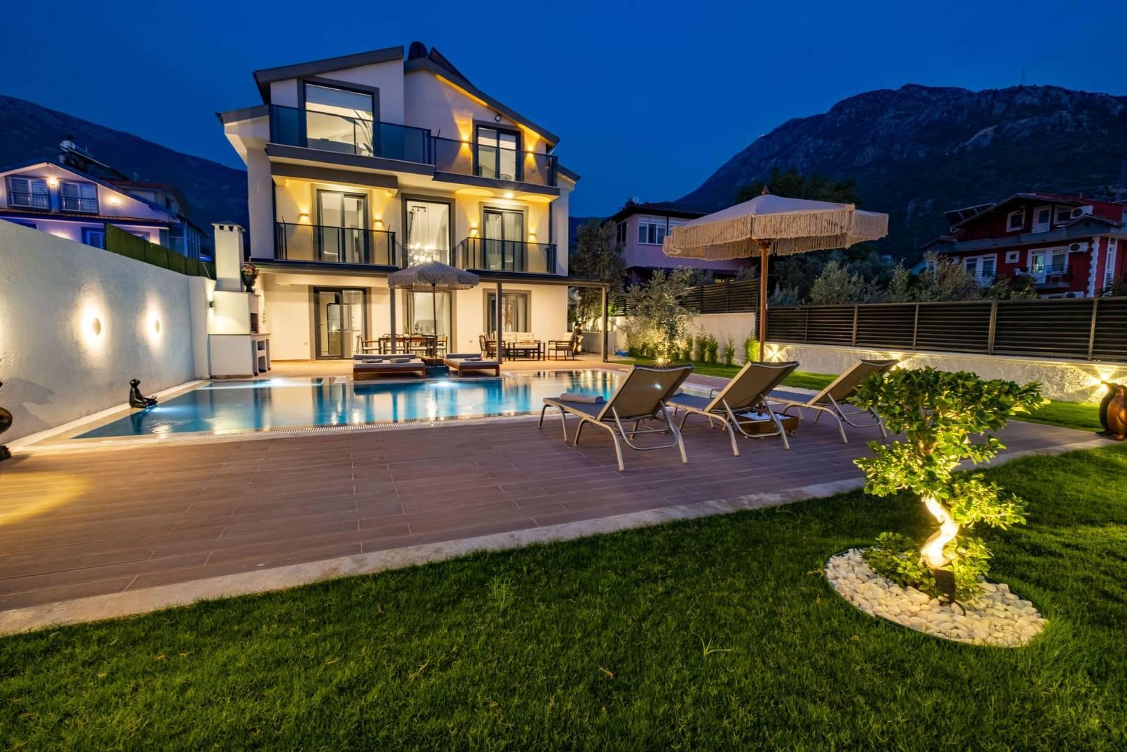 Fethiye Ölüdeniz'de Merkezi Konumda, Özel Havuzlu, 8 Kişilik Villa-40345