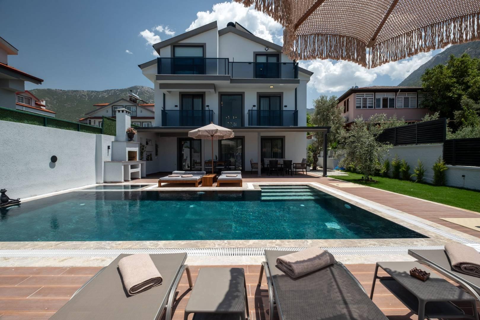 Fethiye Ölüdeniz'de Merkezi Konumda, Özel Havuzlu, 8 Kişilik Villa-40345