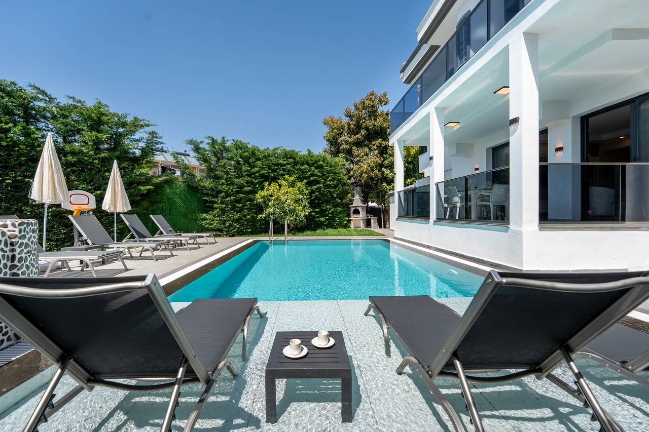 Fethiye Ölüdeniz'de Merkezi Konumda, Özel Havuzlu, 8 Kişilik Villa