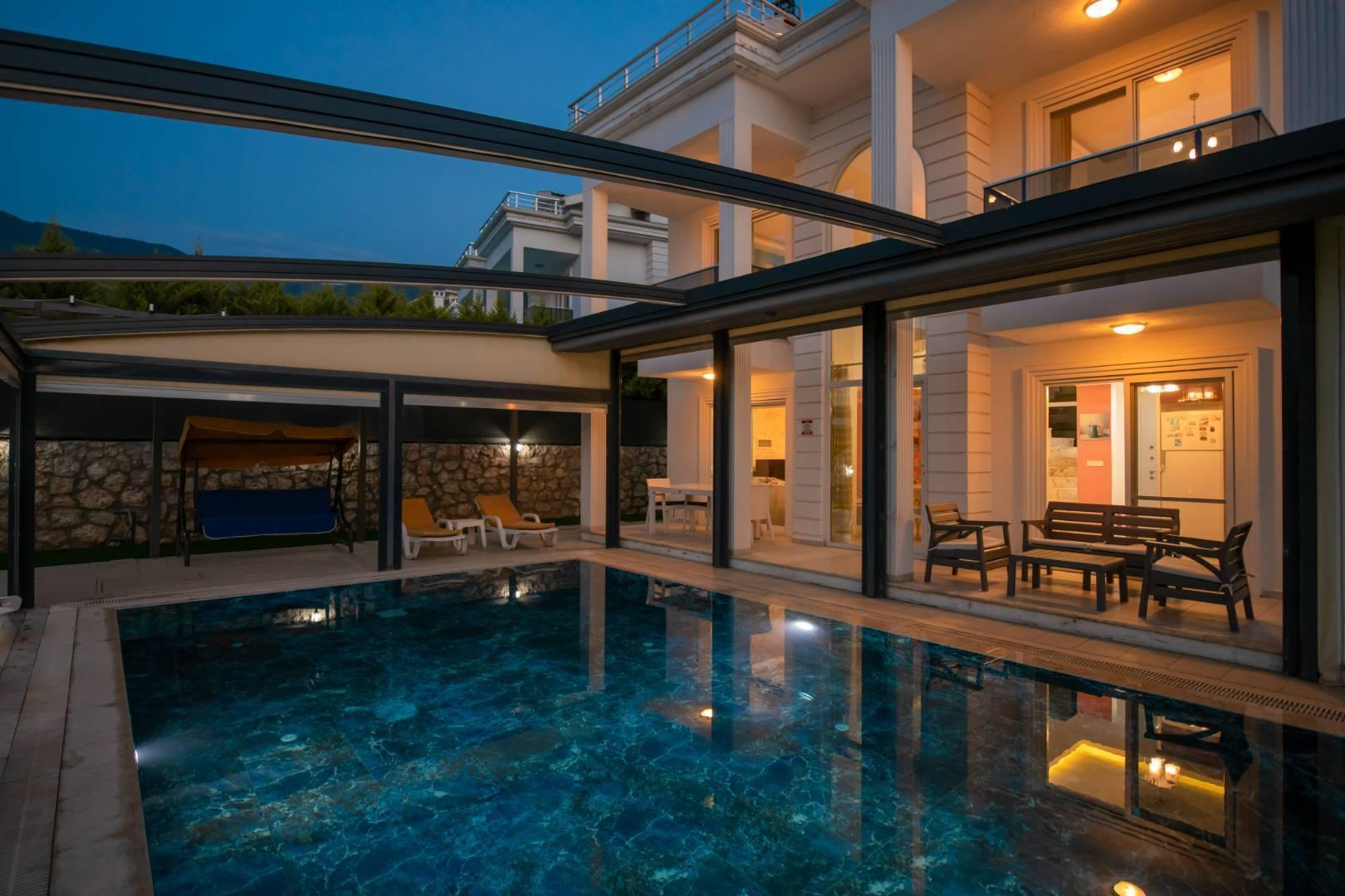 Fethiye Ölüdeniz'de Merkezi Konumda, Özel Havuzlu, Geniş Bahçeli Villa-42776