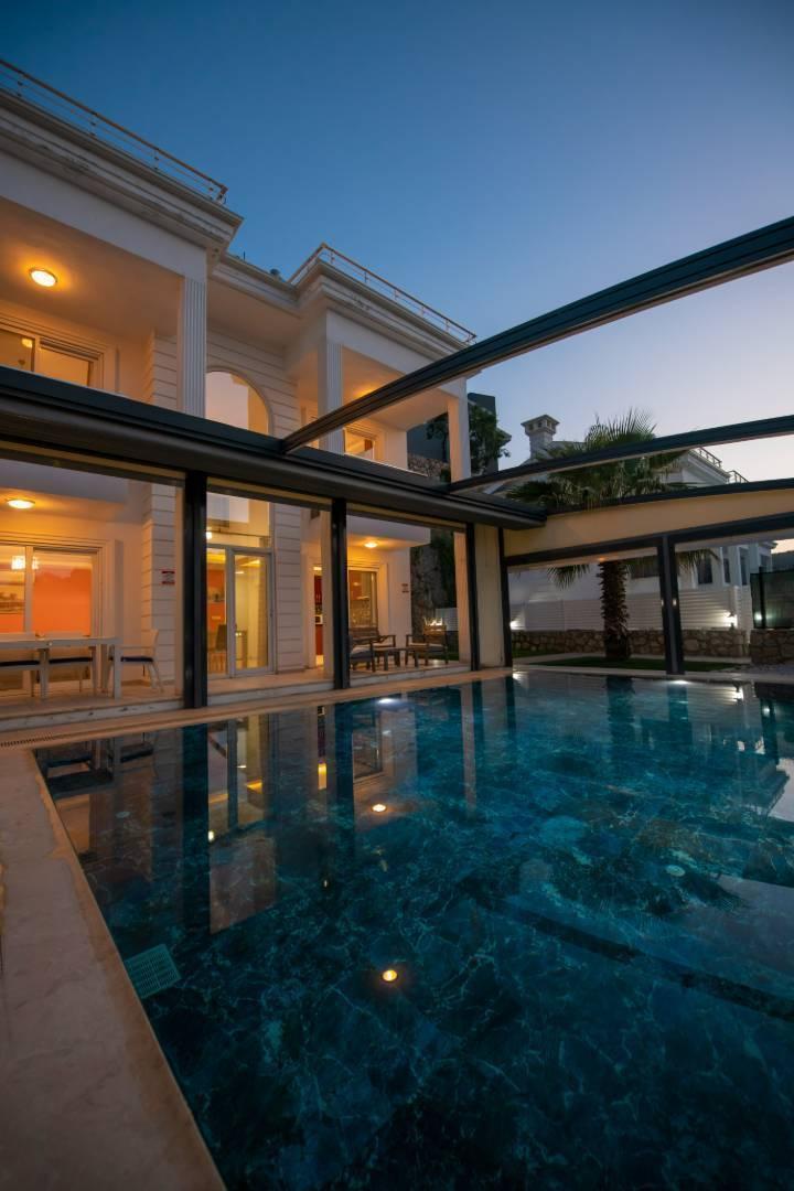 Fethiye Ölüdeniz'de Merkezi Konumda, Özel Havuzlu, Geniş Bahçeli Villa-42776