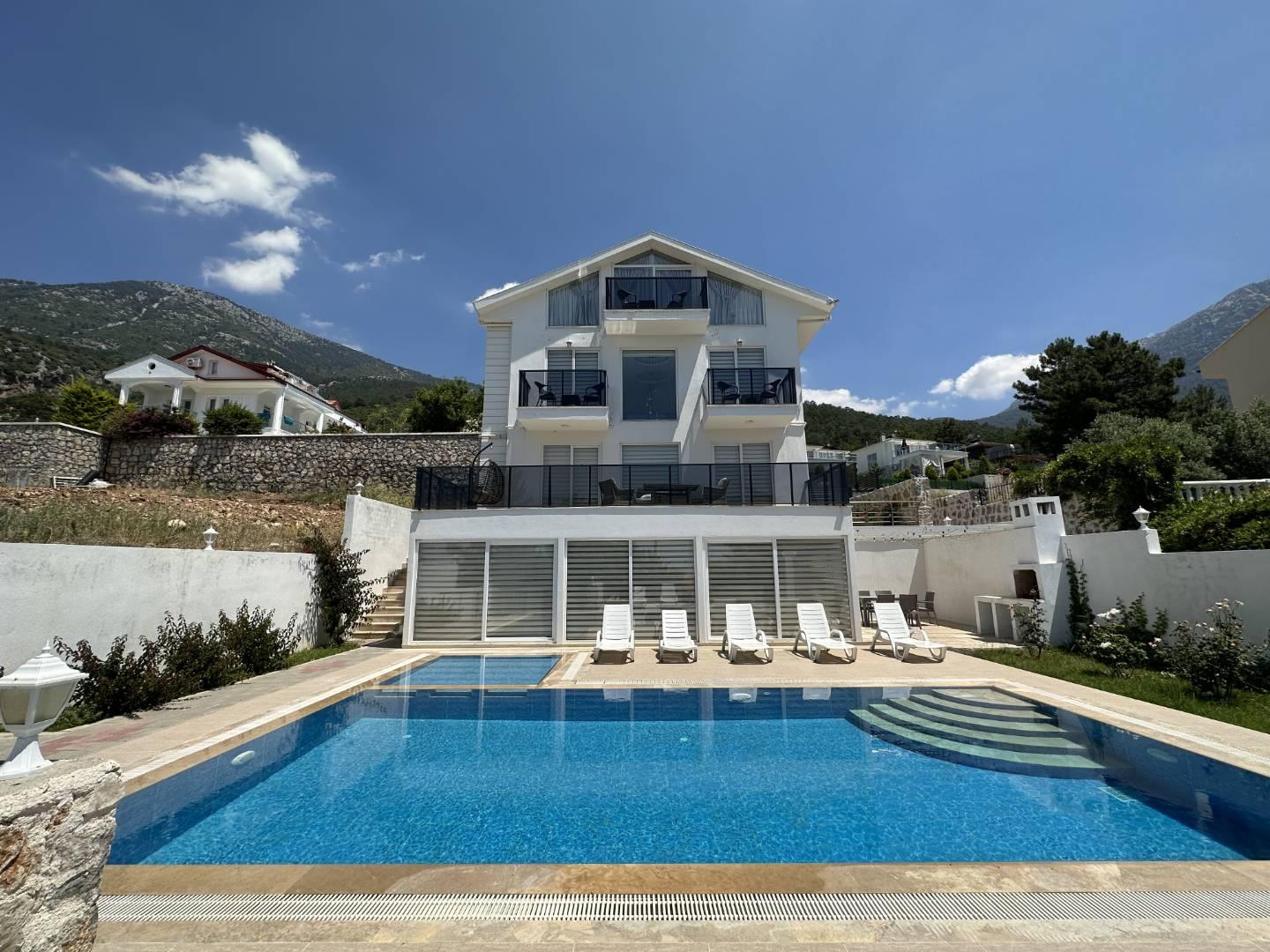 Fethiye Ölüdeniz'de Merkezi Konumda, Özel Havuzlu, Geniş Villa-43104