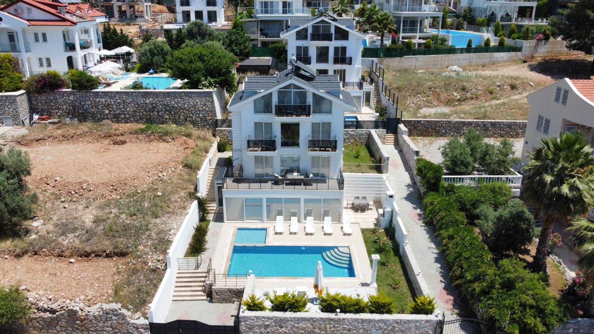Fethiye Ölüdeniz'de Merkezi Konumda, Özel Havuzlu, Geniş Villa