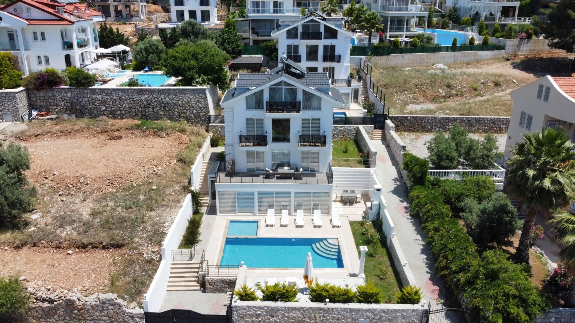 Fethiye Ölüdeniz'de Merkezi Konumda, Özel Havuzlu, Geniş Villa-43104
