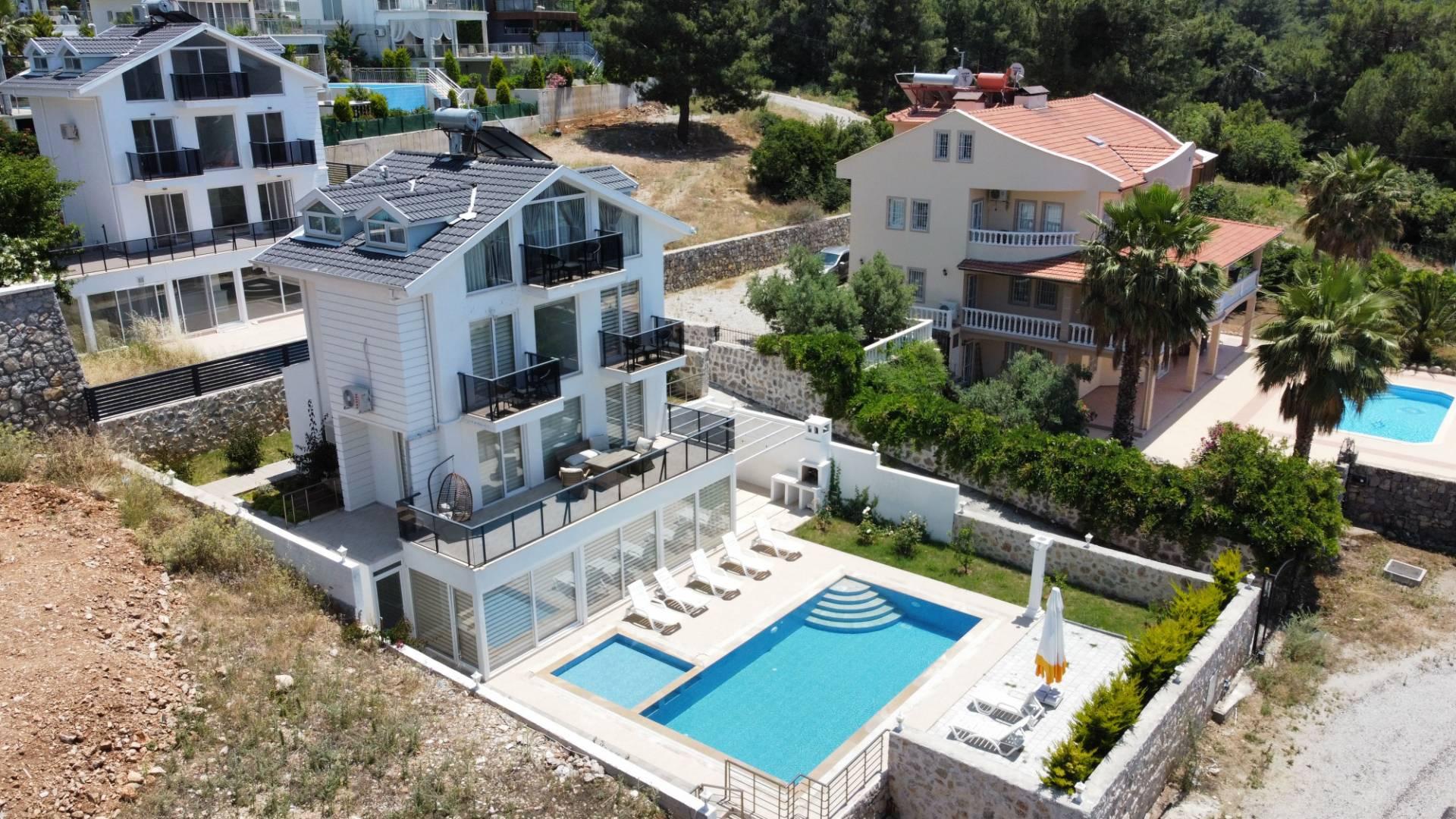 Fethiye Ölüdeniz'de Merkezi Konumda, Özel Havuzlu, Geniş Villa-43104