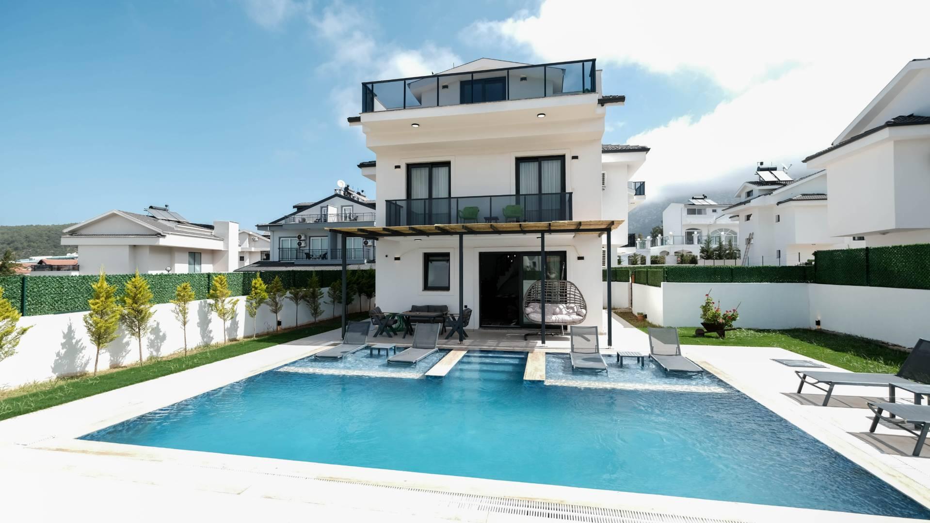 Fethiye Ölüdeniz'de Doğayla İç İçe, Özel Havuzlu, Lüks Tatil Villası-41435