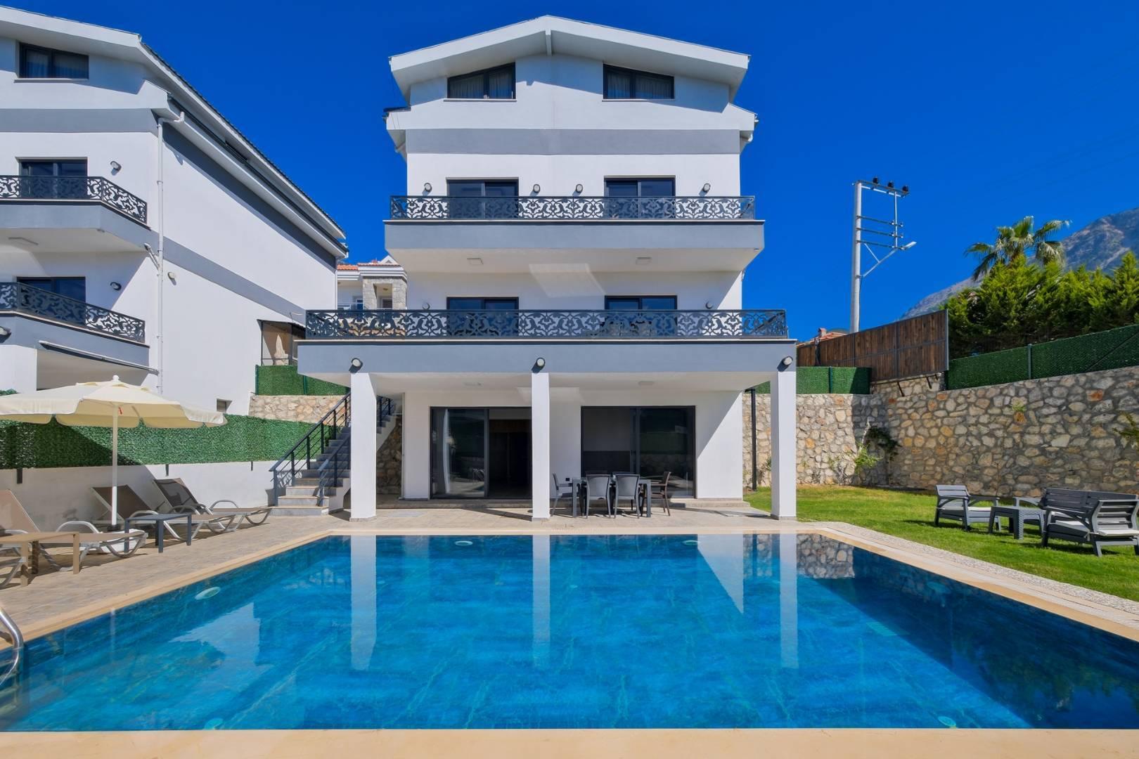 Fethiye Ölüdeniz'de Merkezi Konumda, Özel Havuzlu, Konforlu Villa-38591
