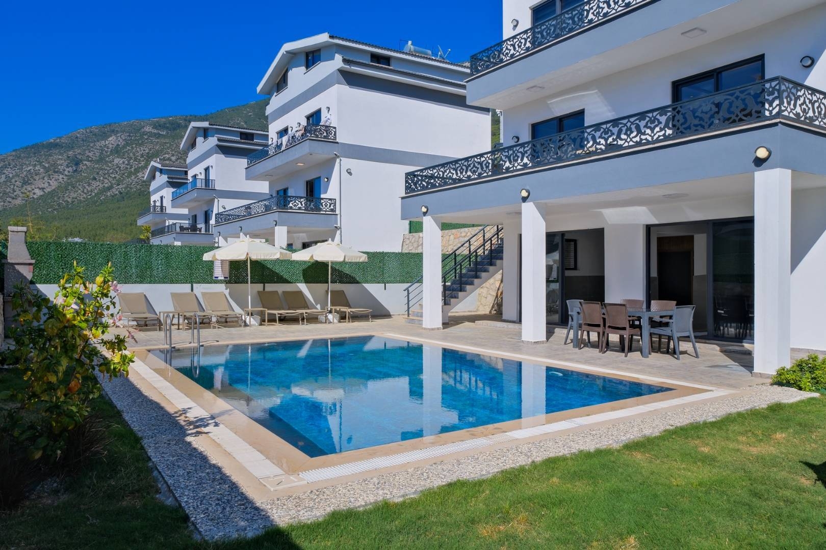 Fethiye Ölüdeniz'de Merkezi Konumda, Özel Havuzlu, Konforlu Villa