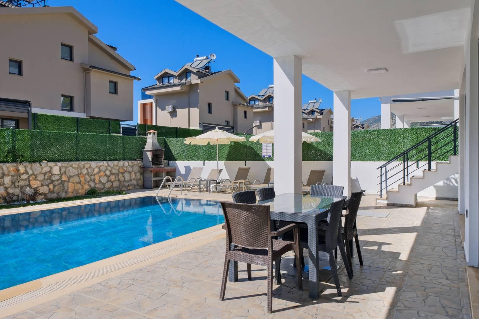 Fethiye Ölüdeniz'de Merkezi Konumda, Özel Havuzlu, Konforlu Villa-38591