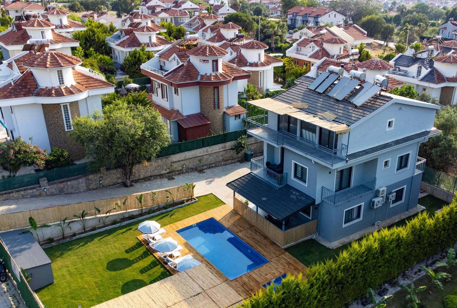 Fethiye Ölüdeniz'de Merkezi Konumda, Özel Havuzlu, Konforlu Villa-43436