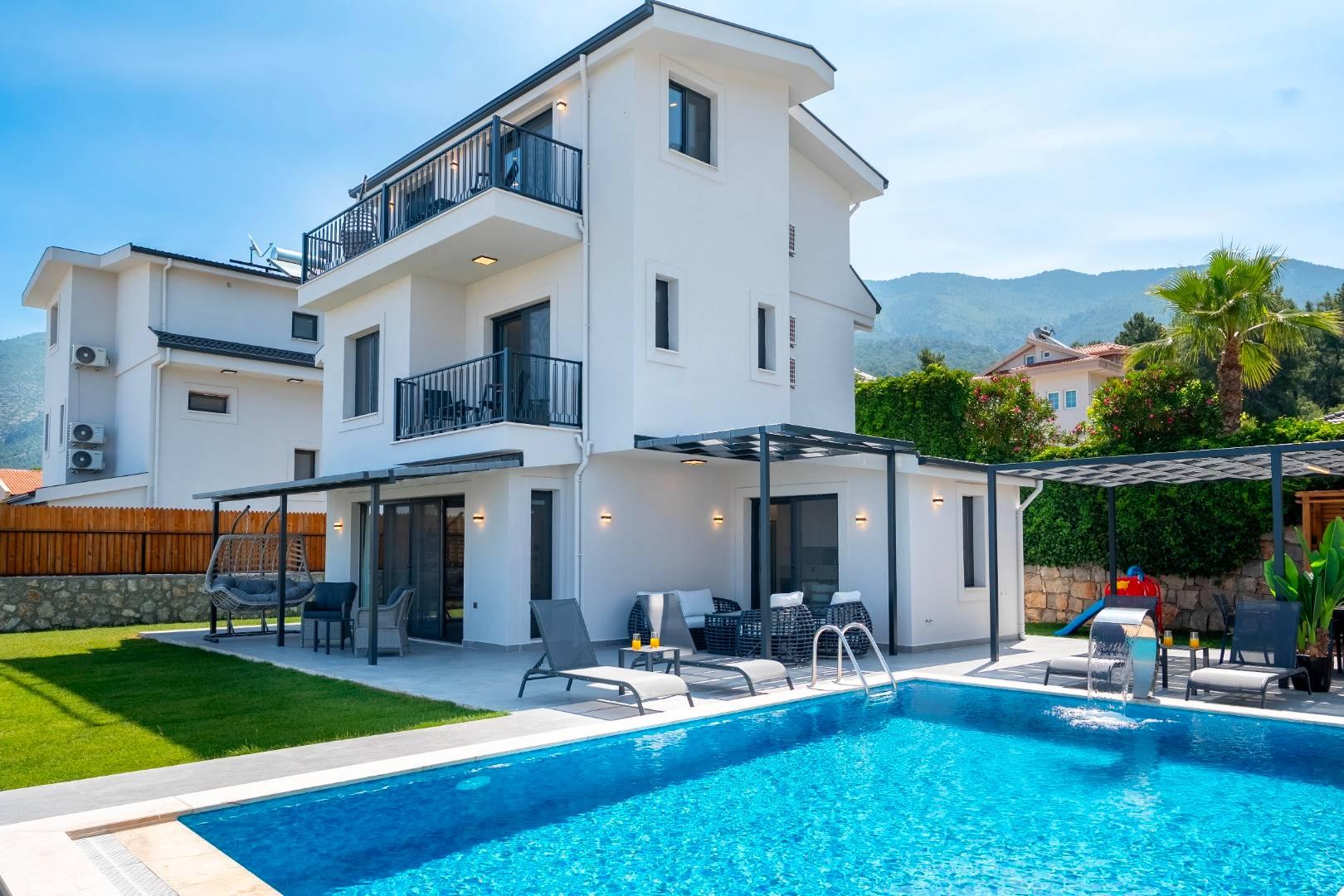 Fethiye Ölüdeniz'de Merkezi Konumda, Özel Havuzlu, Modern Villa-42811