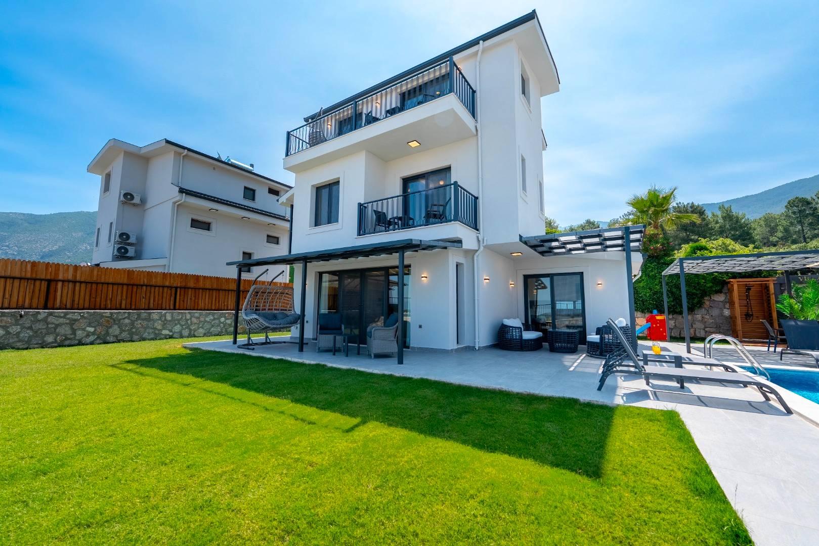 Fethiye Ölüdeniz'de Merkezi Konumda, Özel Havuzlu, Modern Villa-42811