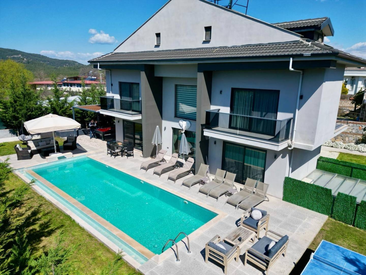 Fethiye Ölüdeniz'de Merkezi Konumda, Özel Havuzlu, Olanaklı Villa