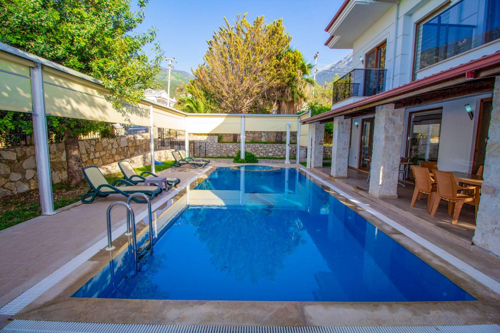 Fethiye Ölüdeniz'de Merkezi Konumda, Özel Havuzlu, Şık Villa-43329