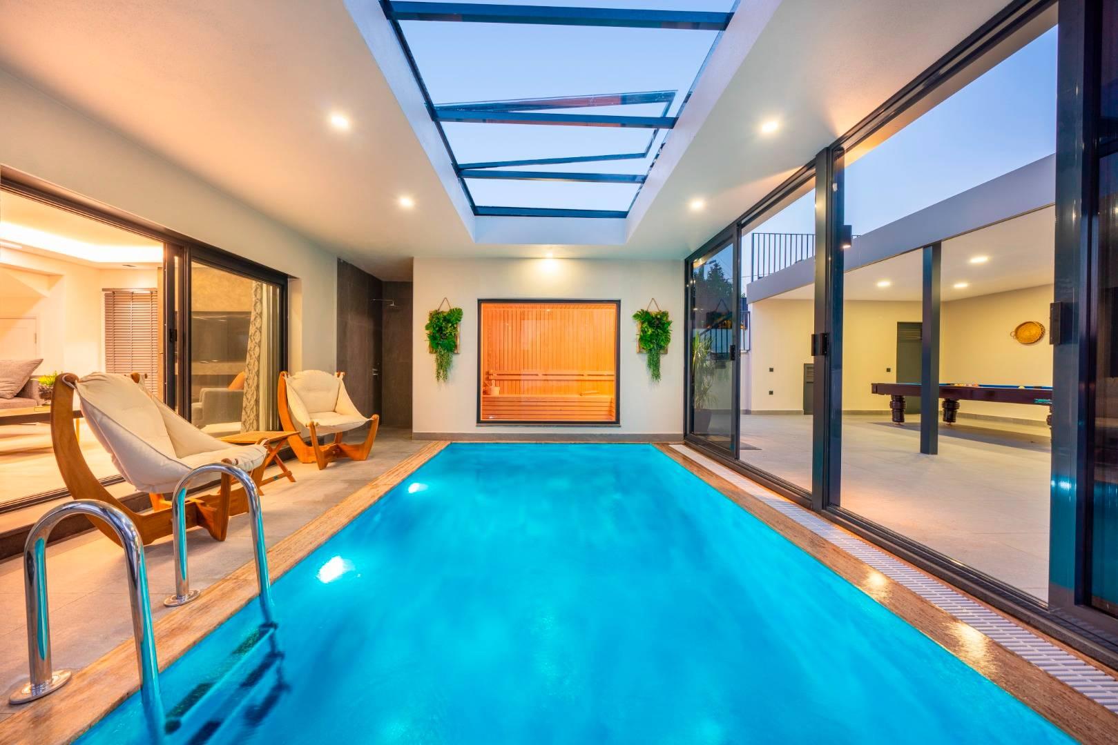 Fethiye Ölüdeniz'de Modern Mimarili, Açık ve Kapalı Havuzlu, 4+1 Villa-41476