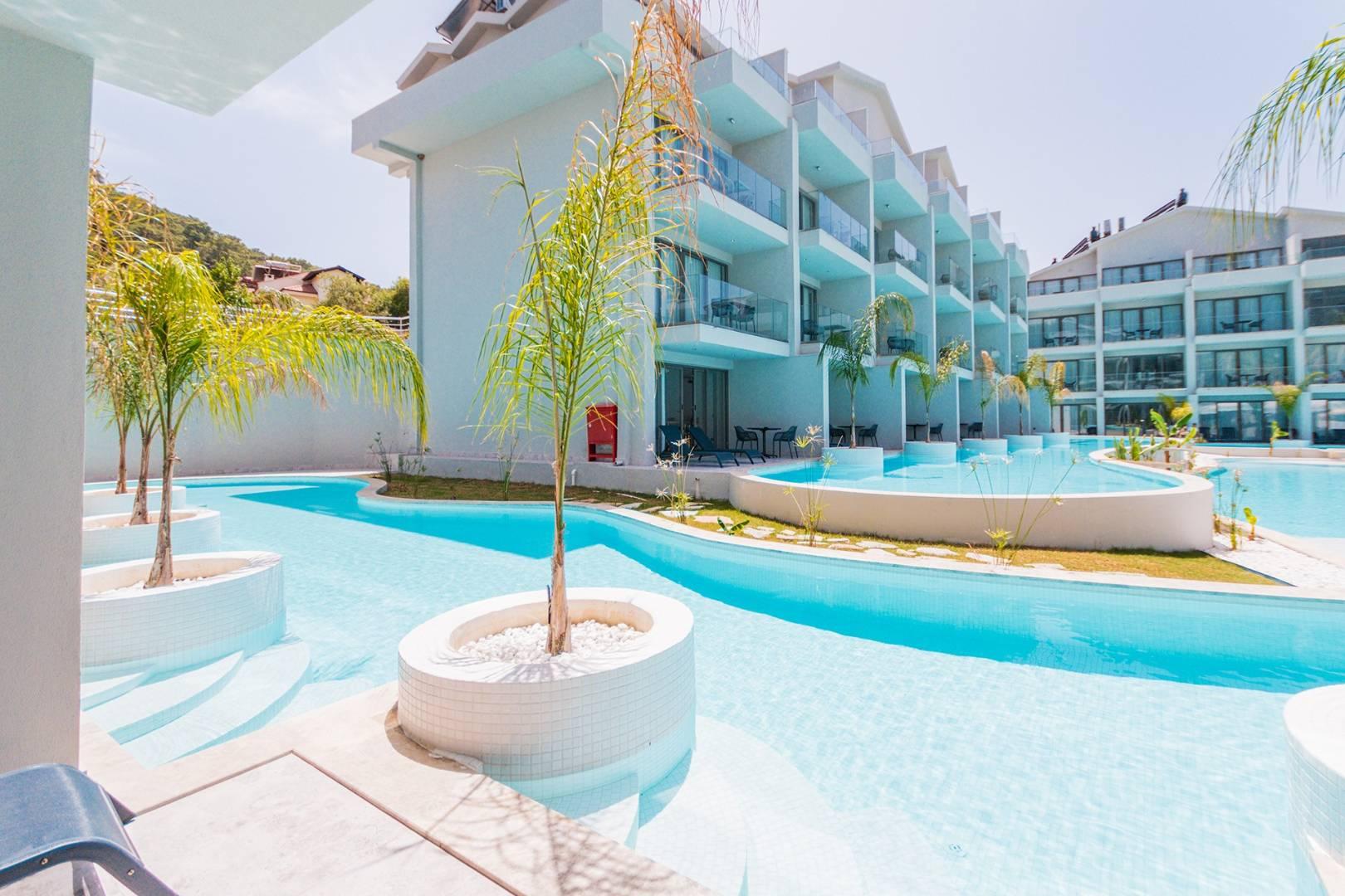 Fethiye Ölüdeniz'de Modern Tasarımlı, Ortak Havuzlu, Konforlu Oda-42145