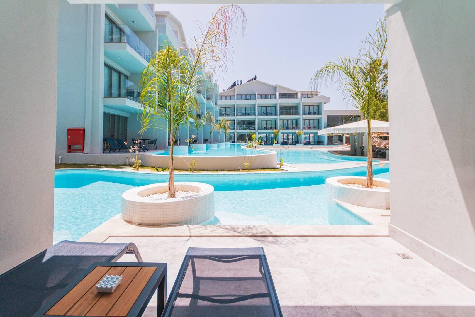 Fethiye Ölüdeniz'de Modern Tasarımlı, Ortak Havuzlu, Konforlu Oda-42145