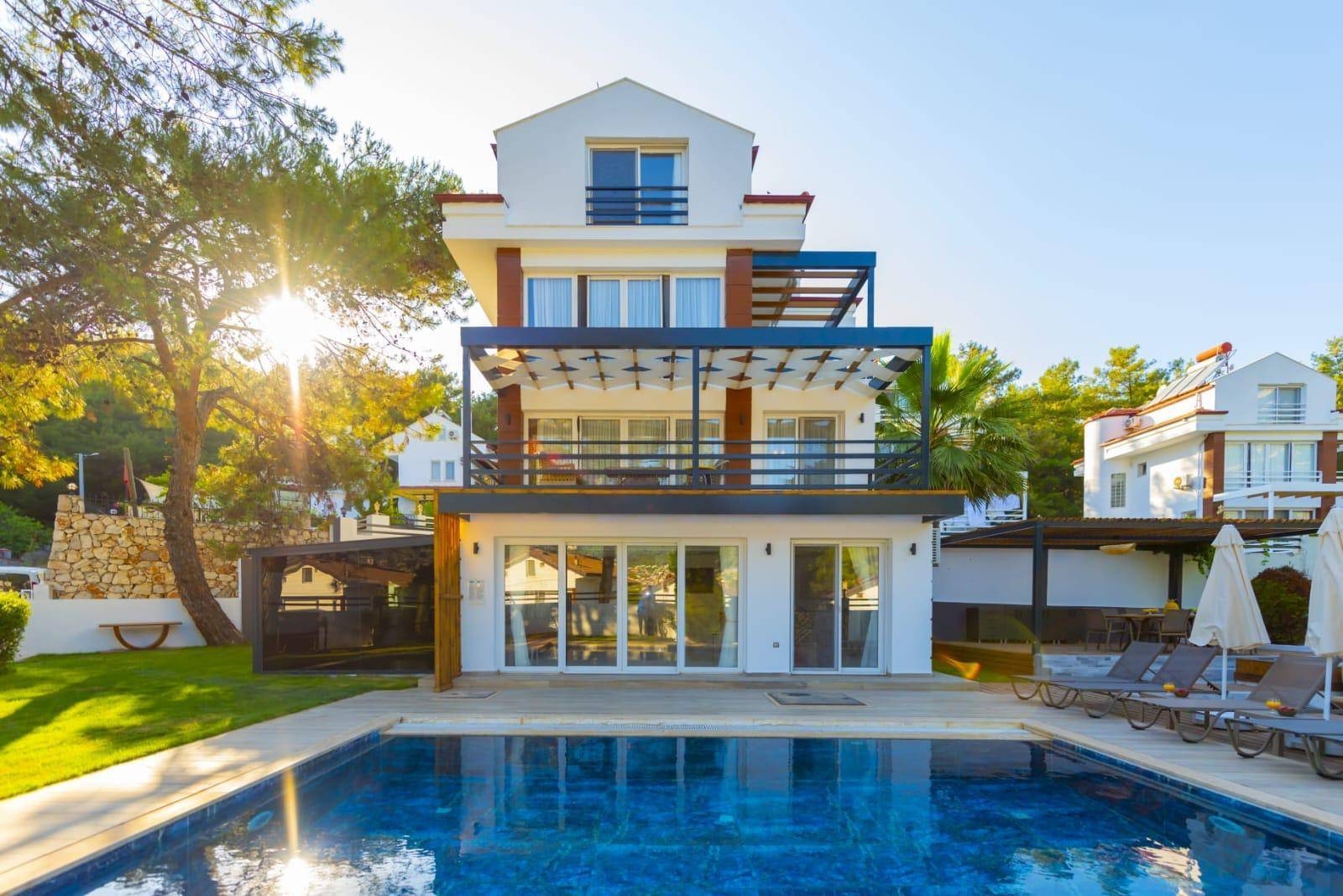 Fethiye Ölüdeniz'de Modern Tasarımlı, Özel Havuzlu, 4+1 Konforlu Villa