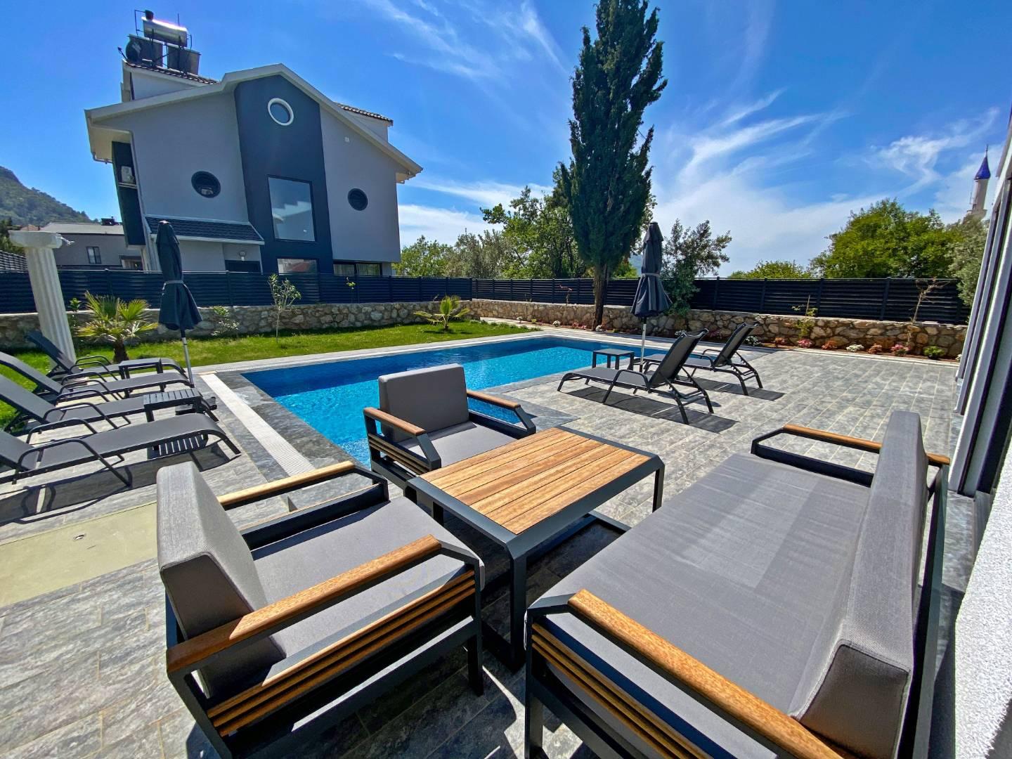 Fethiye Ölüdeniz'de Modern Tasarımlı, Özel Havuzlu, 4+1 Şık Villa-42261
