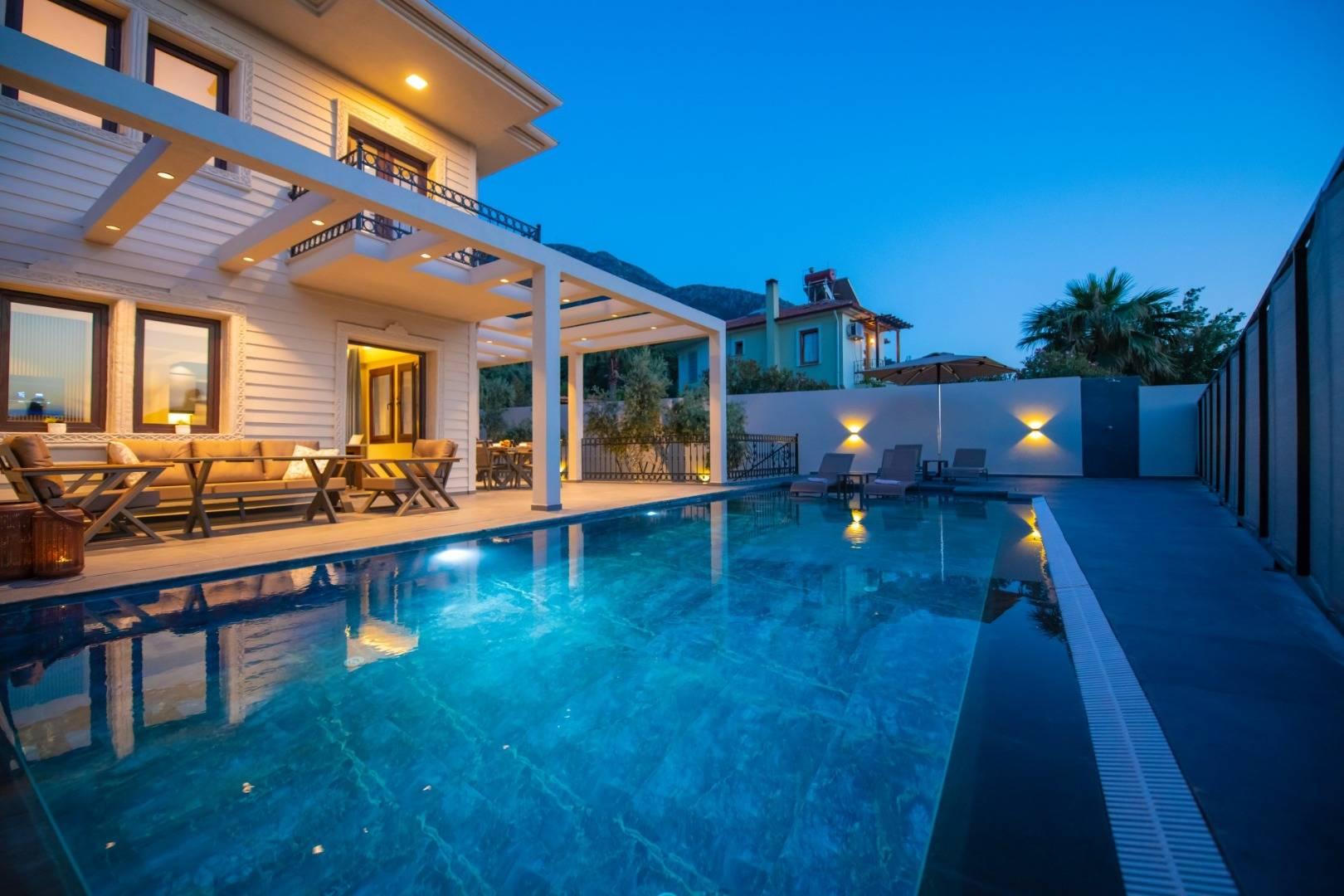 Fethiye Ölüdeniz'de Modern Tasarımlı, Özel Havuzlu, Lüks Villa-41497