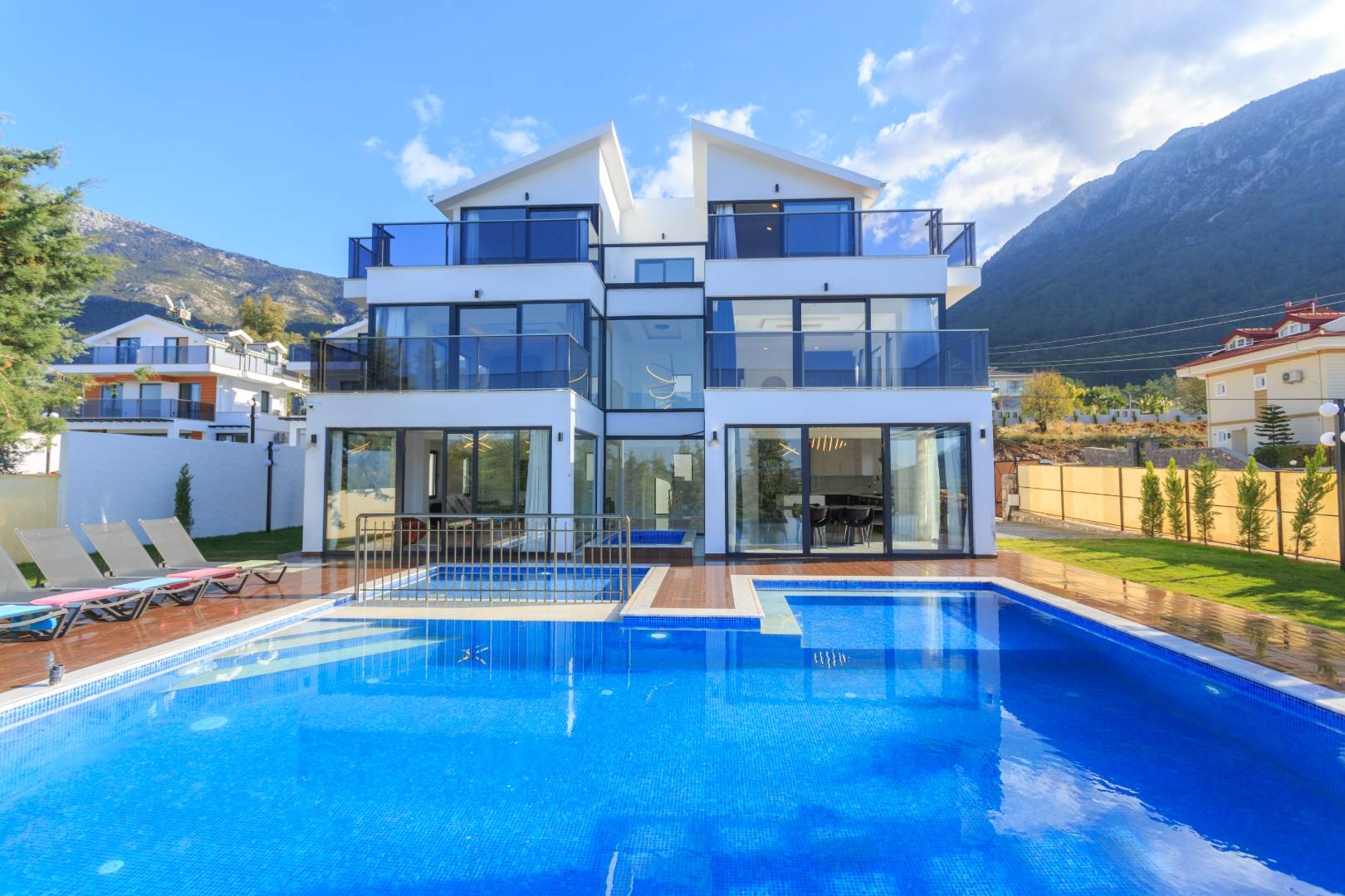 Fethiye Ölüdeniz'de Muhteşem Doğada, Kapalı Havuzlu, Konforlu Villa