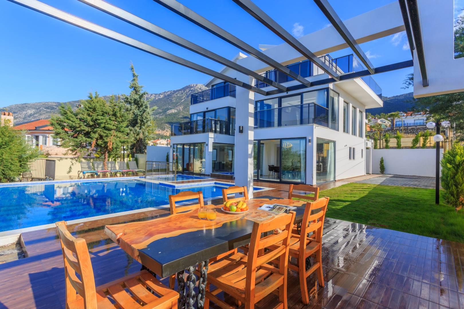 Fethiye Ölüdeniz'de Muhteşem Doğada, Kapalı Havuzlu, Konforlu Villa-19779