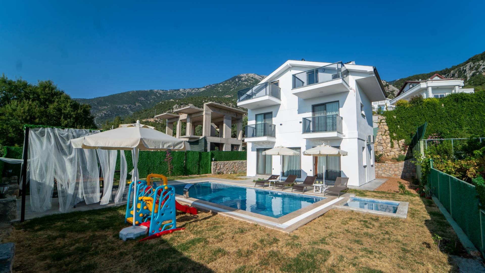 Fethiye Ölüdeniz'de Nezih Konumda, Özel Havuzlu, Modern Villa-41738