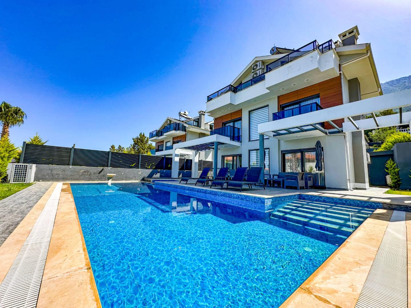 Fethiye Ölüdeniz'de Nezih Konumda, Özel Havuzlu, Şık Villa-43333
