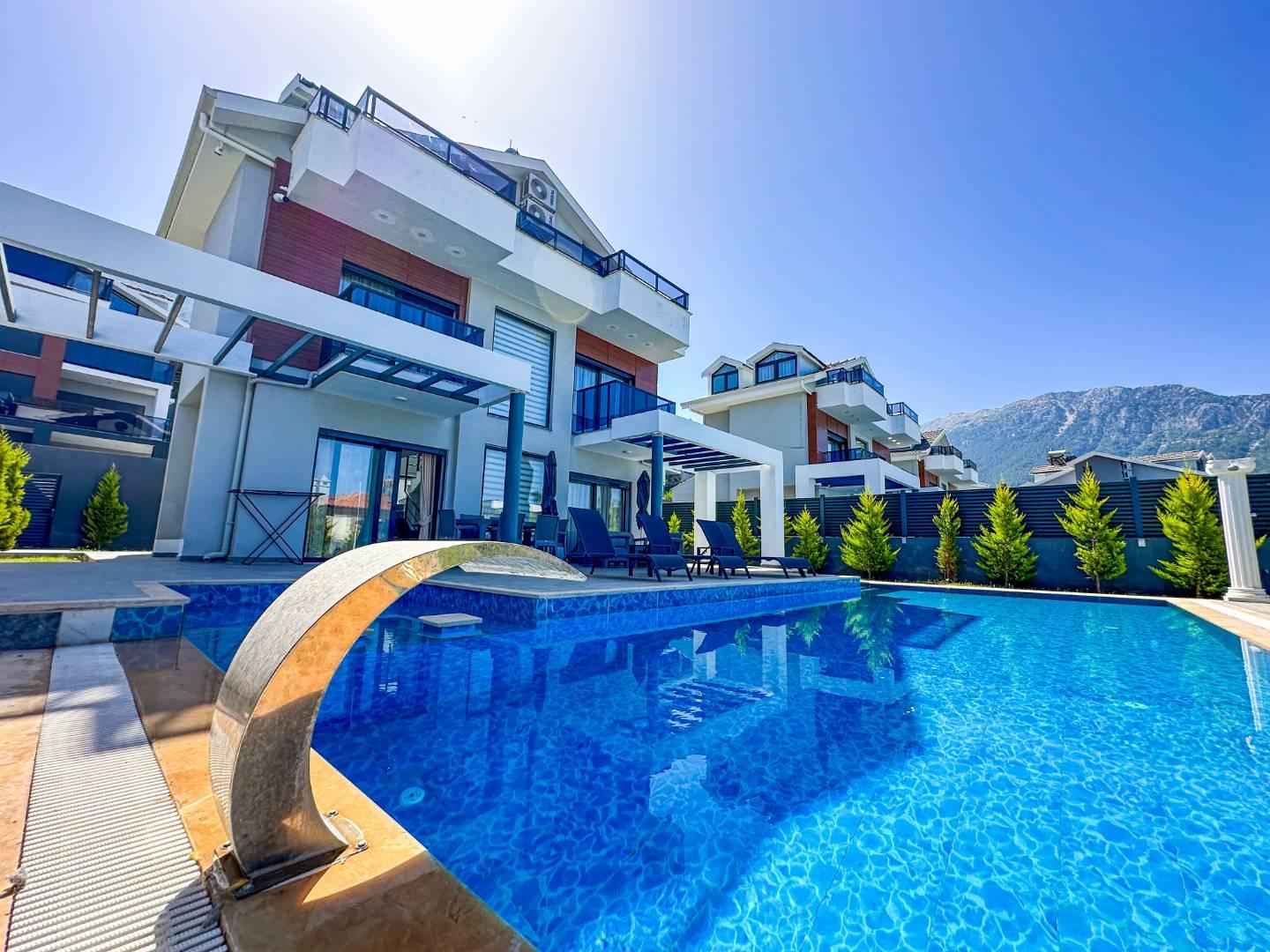 Fethiye Ölüdeniz'de Nezih Konumda, Özel Havuzlu, Şık Villa-43333