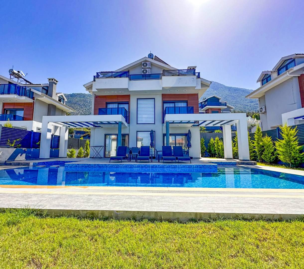 Fethiye Ölüdeniz'de Nezih Konumda, Özel Havuzlu, Şık Villa-43333
