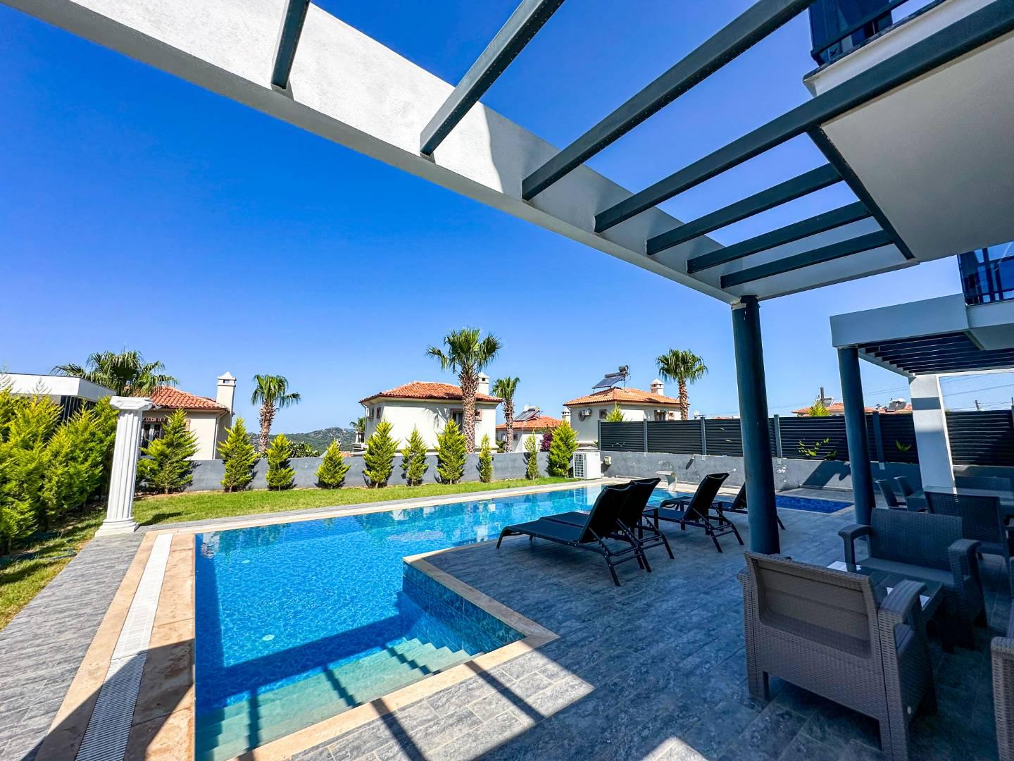 Fethiye Ölüdeniz'de Nezih Konumda, Özel Havuzlu, Şık Villa-43333